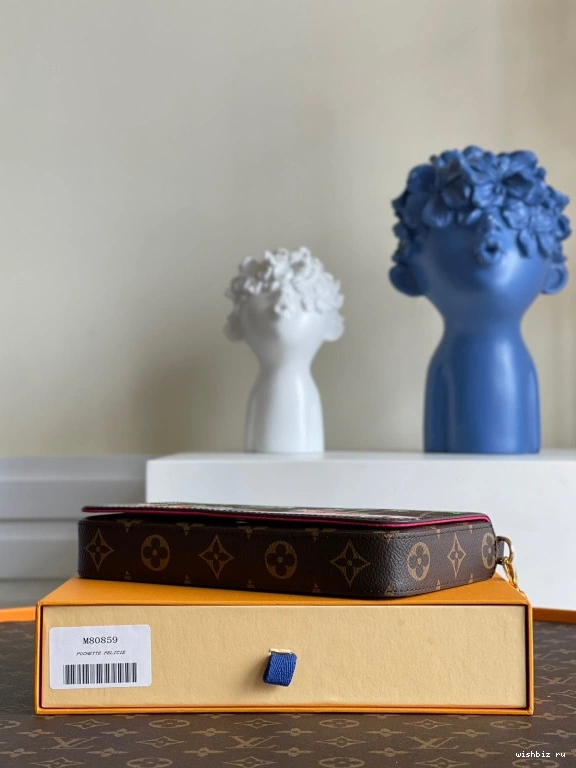 WIS VUITTON FÉLICIE POCHETTE LOUIS 0920